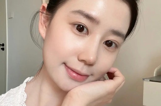 央视表态后给冯小刚走面的韩红底裤都被扒没了