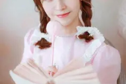 看宋雨琦穿短裙出席活动对长辈90度鞠躬才懂她火都是有原因的