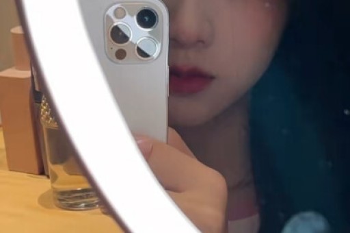 谢娜成都演唱会想看人数超35万艺人跨界为何引争议